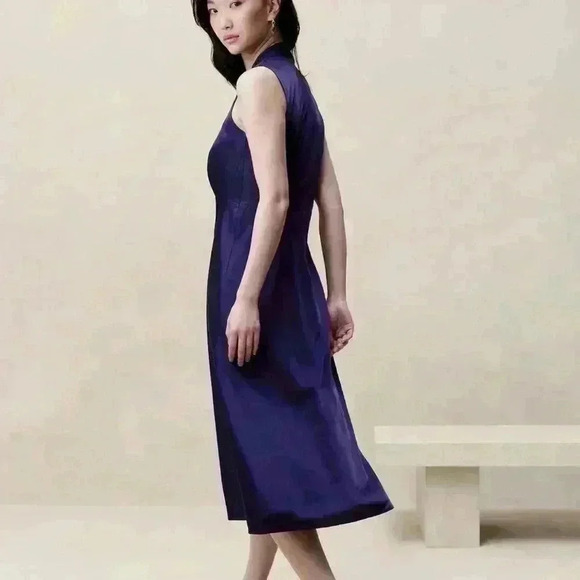 Banana Republic SATIN V-NECK KNEE-LENGTH DRESS - Picture 2 of 3